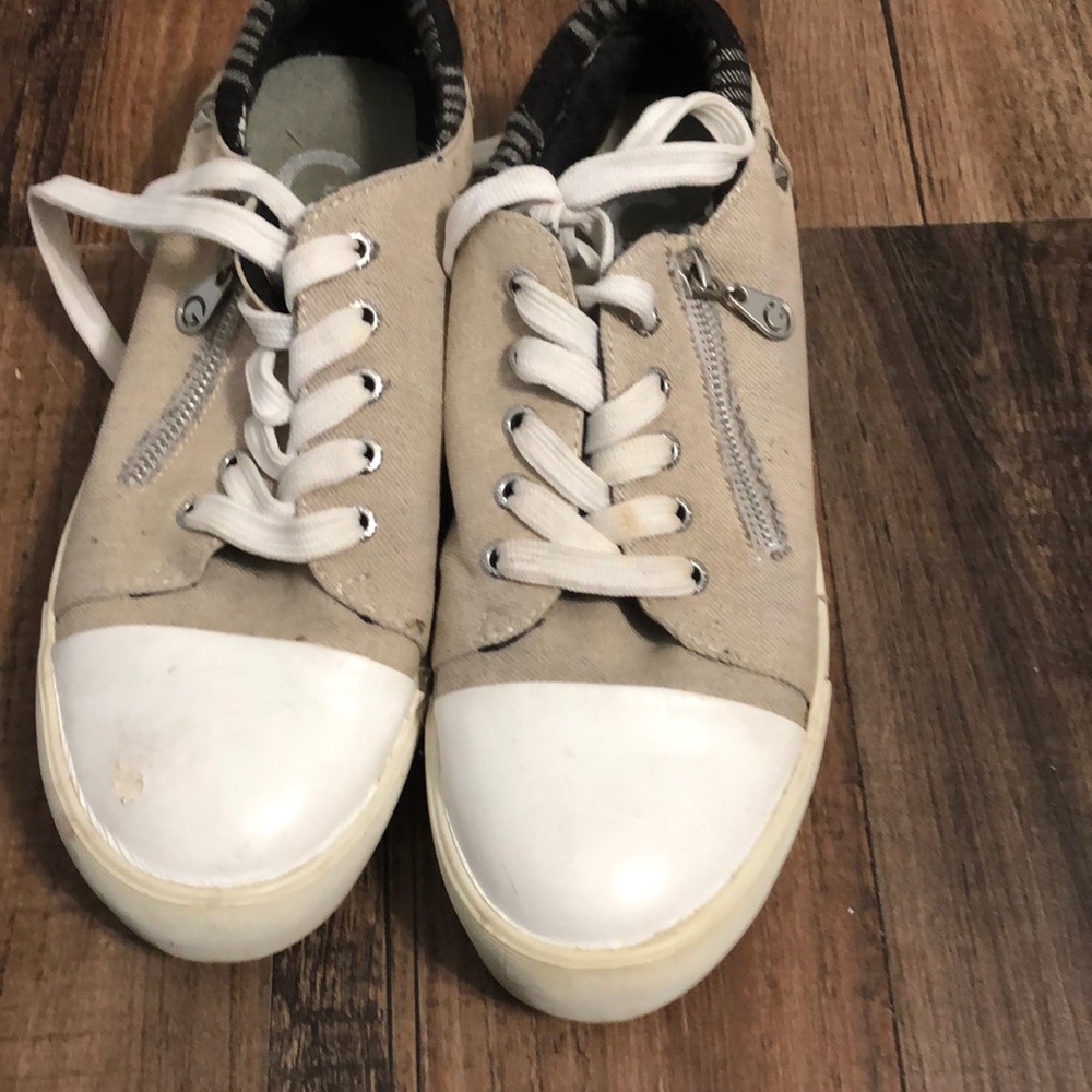 Size 10 guess sneakers